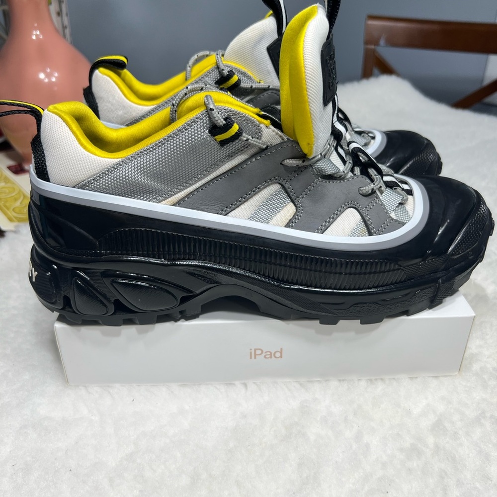 Burberry Arthur low trainers Men sz 41 US sz 9 - Picture 7 of 7